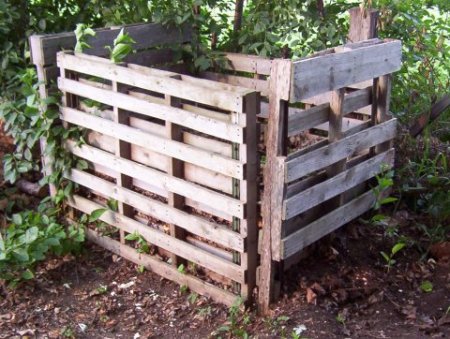 Compost bin made from pallets